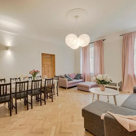 דירה Foodie Paradise! Elegant In City Center; Sleeps 12, 110sqm 3br 2bath ריגה