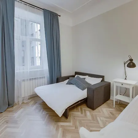 Foodie Paradise! Elegant In City Center; Sleeps 12, 110sqm 3br 2bath דירה