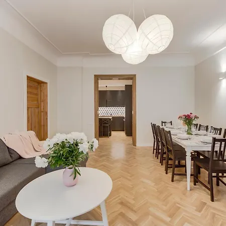 Apartman Foodie Paradise! Elegant In City Center; Sleeps 12, 110sqm 3br 2bath