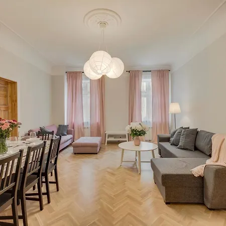 Foodie Paradise! Elegant In City Center; Sleeps 12, 110sqm 3br 2bath *