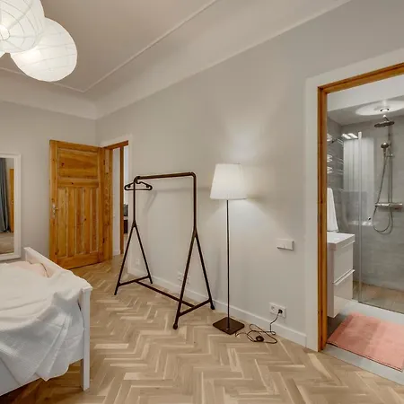 Foodie Paradise! Elegant In City Center; Sleeps 12, 110sqm 3br 2bath Apartment Riga