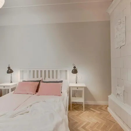 Apartment Foodie Paradise! Elegant In City Center; Sleeps 12, 110sqm 3br 2bath *