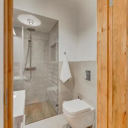 Apartman Foodie Paradise! Elegant In City Center; Sleeps 12, 110sqm 3br 2bath *