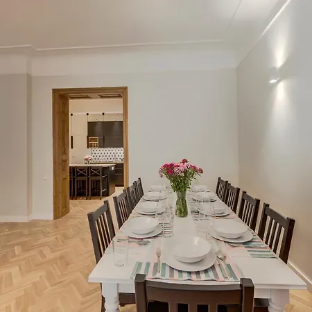 Foodie Paradise! Elegant In City Center; Sleeps 12, 110sqm 3br 2bath Riga