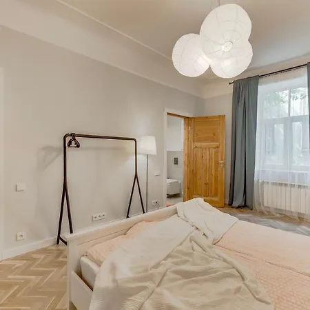 Foodie Paradise! Elegant In City Center; Sleeps 12, 110sqm 3br 2bath * Riga