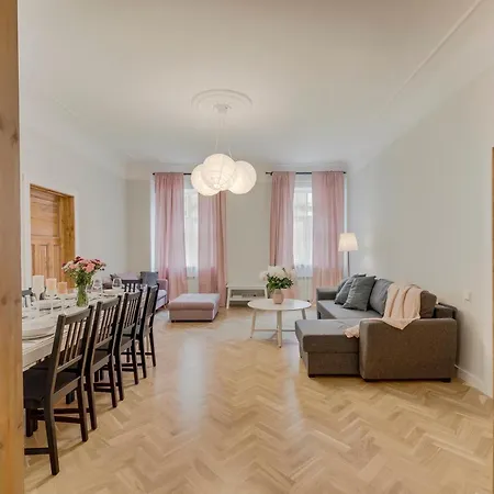 Foodie Paradise! Elegant In City Center; Sleeps 12, 110sqm 3br 2bath Apartman Riga