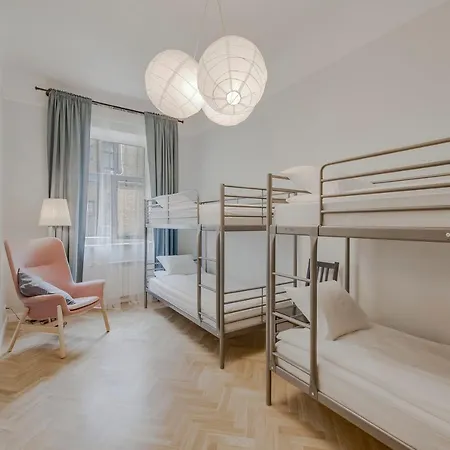 Foodie Paradise! Elegant In City Center; Sleeps 12, 110sqm 3br 2bath Apartment
