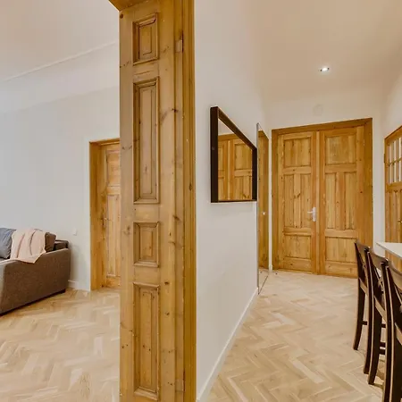 Apartman Foodie Paradise! Elegant In City Center; Sleeps 12, 110sqm 3br 2bath Riga