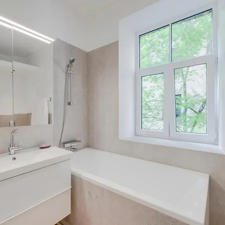 Foodie Paradise! Elegant In City Center; Sleeps 12, 110sqm 3br 2bath Apartman