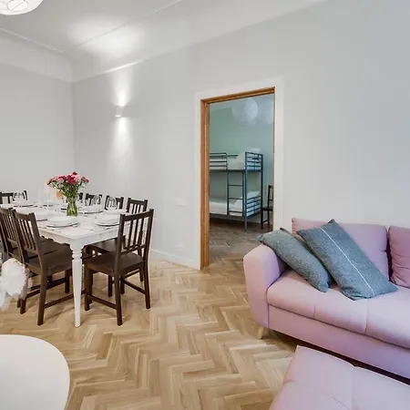 Foodie Paradise! Elegant In City Center; Sleeps 12, 110sqm 3br 2bath Apartment *