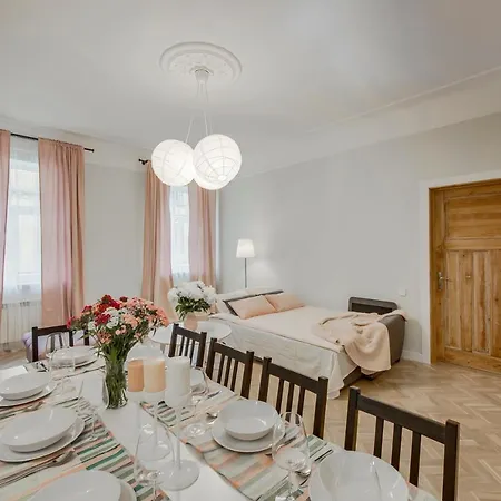 Foodie Paradise! Elegant In City Center; Sleeps 12, 110sqm 3br 2bath Apartman *