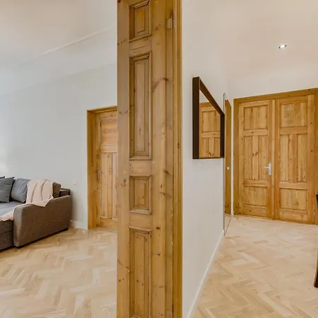 Foodie Paradise! Elegant In City Center; Sleeps 12, 110sqm 3br 2bath Appartement