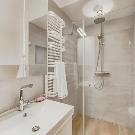 Appartement Foodie Paradise! Elegant In City Center; Sleeps 12, 110sqm 3br 2bath