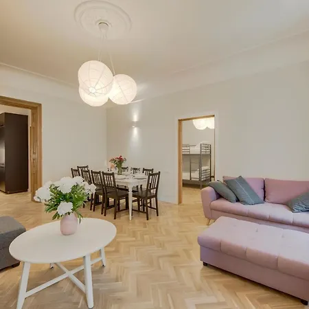 Foodie Paradise! Elegant In City Center; Sleeps 12, 110sqm 3br 2bath