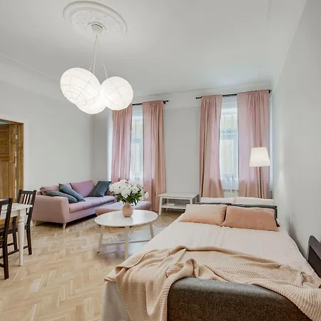 Foodie Paradise! Elegant In City Center; Sleeps 12, 110sqm 3br 2bath Riga