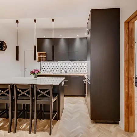 Appartement Foodie Paradise! Elegant In City Center; Sleeps 12, 110sqm 3br 2bath Riga