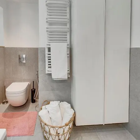 Appartement Foodie Paradise! Elegant In City Center; Sleeps 12, 110sqm 3br 2bath Riga