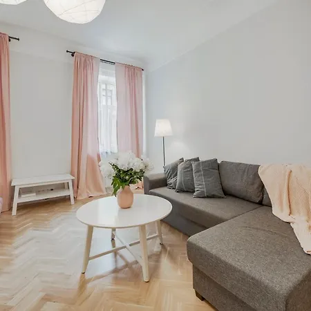 Foodie Paradise! Elegant In City Center; Sleeps 12, 110sqm 3br 2bath